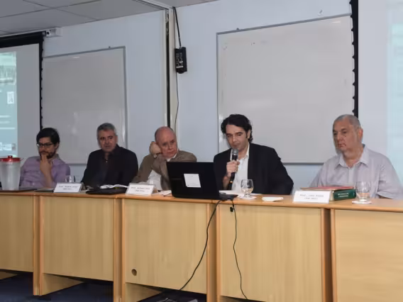 Mesa de abertura com os professores Renato Lessa (JUR), Antonio Pele (JUR) e José Ribas Vieira (JUR). Fotógrafo Antônio Albuquerque.
