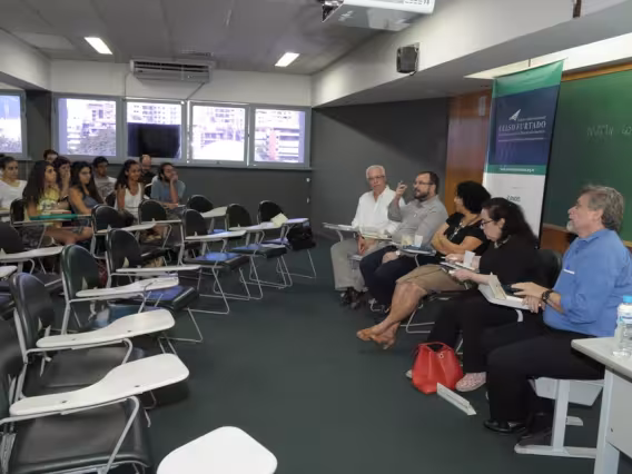 Participantes da mesa redonda no Auditório F300. Fotógrafo Antônio Albuquerque. Acervo do Núcleo de Memória.