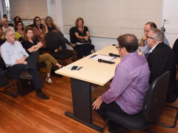 O Reitor Pe. Josafá S.J. na abertura do evento, realizado na sala de reuniões do Decanato do CTC. Fotógrafo Antônio Albuquerque.