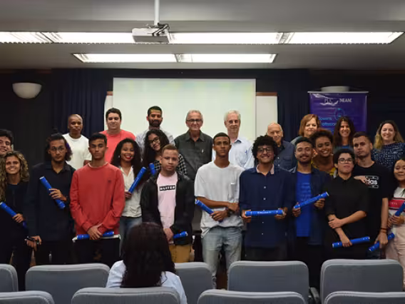 Formatura no auditório Padre Anchieta. Fotógrafa Catarina Kreischer. Acervo Comunicar.