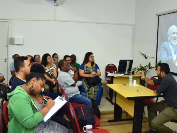 Evento realizado na sala L501/8. Fonte: site da Cátedra Carlos Maria Martini.