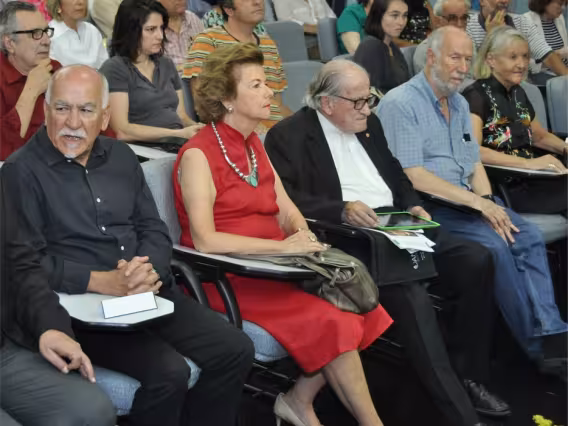 Os Professores Khosrow Ghavami (CIV), Ana Maria Tepedino (TEO), Pe. Jesus Hortal S.J. (TEO), George Svetlichny (MAT) e Heidrun Krieger (LET). Fotógrafo Antônio Albuquerque. Acervo do Núcleo de Memória.