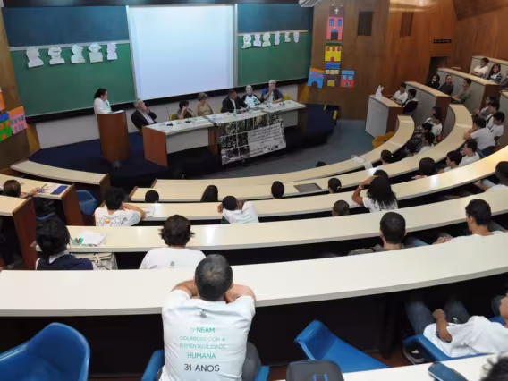 Abertura das comemorações no Auditório do RDC. Fotógrafo Antônio Albuquerque. Acervo do Núcleo de Memória.