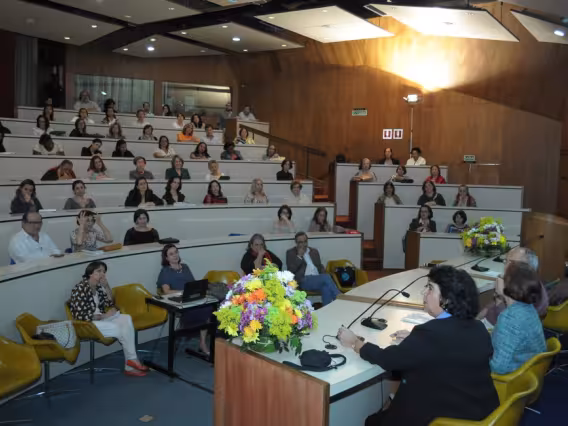 Mesa-redonda no Auditório do RDC. Fotógrafo Antônio Albuquerque. Acervo do Núcleo de Memória.