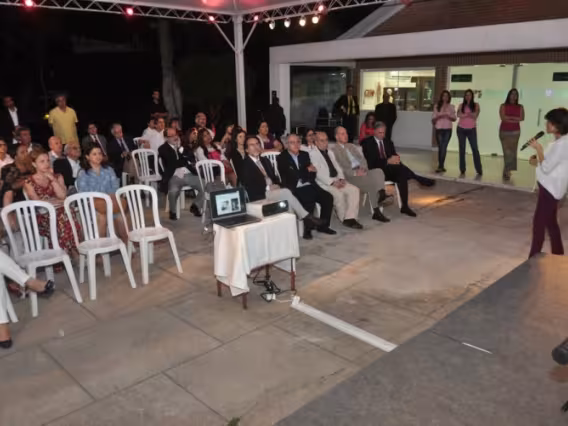 Lançamento do projeto, com a presença do Reitor Prof. Pe. Josafá Carlos de Siqueira S.J. Fotógrafo Antônio Albuquerque. Acervo Núcleo de Memória.