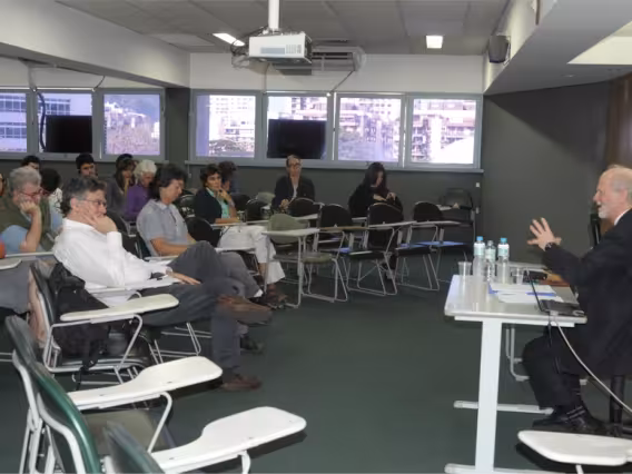 Palestra do Prof. Jeffrey Barash na sala F300. Fotógrafo Antônio Albuquerque. Acervo do Núcleo de Memória.