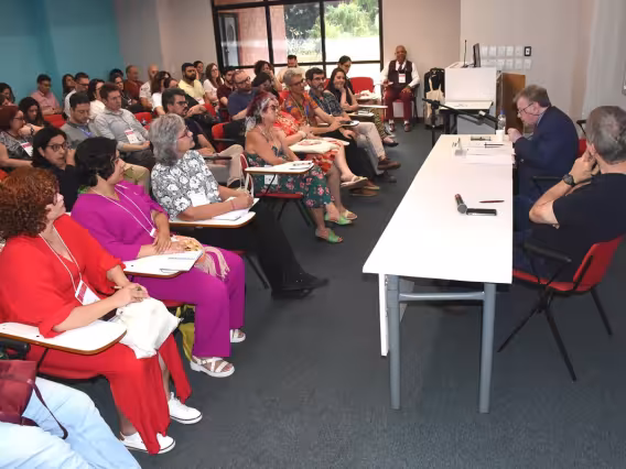 Palestra realizada no Auditório do IAG. Fotógrafo Antônio Albuquerque.