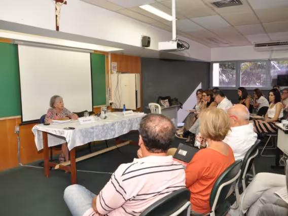 Palestra da Profa. Beatriz Sarlo. Fotógrafa Gabriela Doria. Acervo Projeto Comunicar.