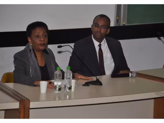 A juíza Ivone Caetano, no Auditório do RDC. Fotógrafo Bruno Pavão. Acervo Projeto Comunicar.