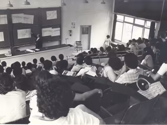 Palestra em um dos auditórios do prédio da Química. Fotógrafo Antônio Albuquerque.