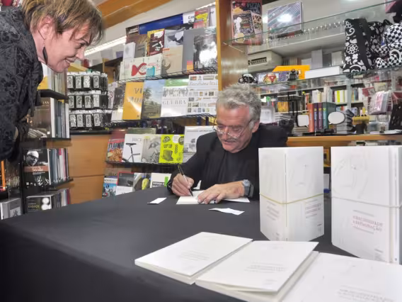 O Prof. Gumbrecht no lançamento do livro. Fotógrafo Weiler Filho. Acervo do Projeto Comunicar.