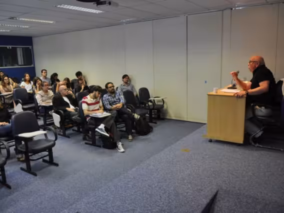 Palestra Violence, Law, and Resistance - A Contemporary Perspective, no Auditório B8. Fotógrafo Antônio Albuquerque. Acervo Núcleo de Memória.
