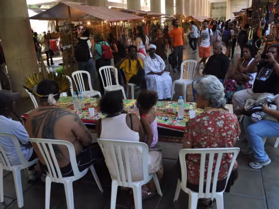 Uma das palestras, com representantes de ONGs e movimentos sociais. Fotógrafo Antônio Albuquerque. Acervo do Núcleo de Memória.