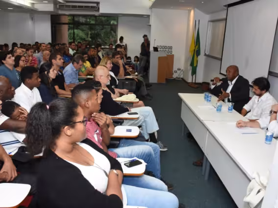 Palestra realizada no auditório do IAG. Fotógrafo Antônio Albuquerque.