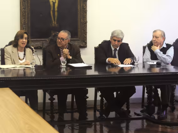 Discurso da profa. Daniela Trejos Vargas. Fotógrafo Antônio Albuquerque. Acervo do Núcleo de Memória.