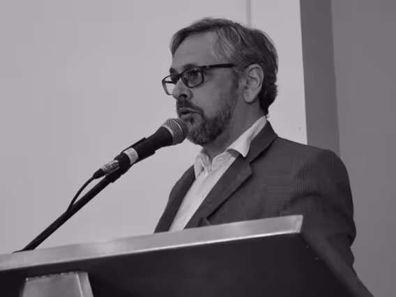 Prof. Edgar de Brito Lyra Netto. Fonte: site do Departamento de Filosofia.