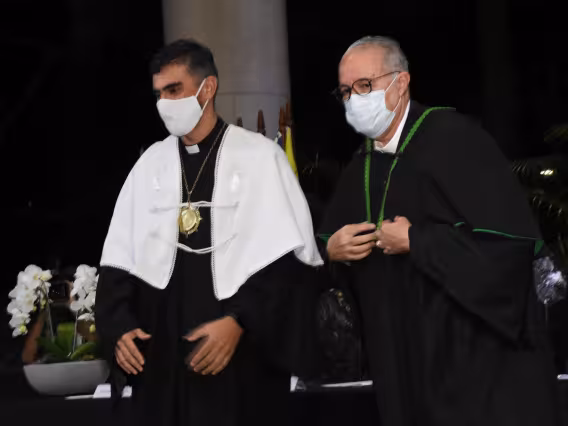 O novo Reitor, pe. Anderson S.J. e o pe. Josafá S.J.. Fotógrafo Antônio Albuquerque.