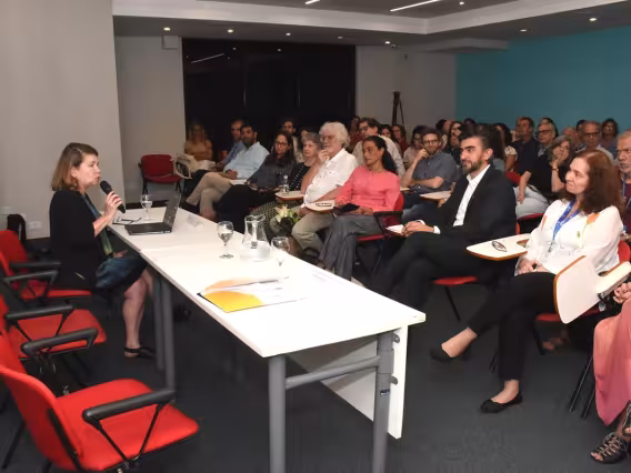 Aula Magistral da profa. Monica Herz, no auditório do IAG. Fotógrafo Antônio Albuquerque.