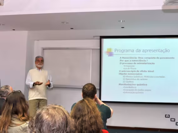 Aula Magistral do Prof. Enrique Victoriano Anda  no auditório Amex. Fotógrafa Pamella Vasconcellos. Acervo do Projeto Comunicar.