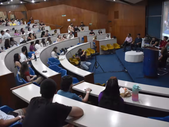 Uma das mesas do evento. Fotógrafo Antônio Albuquerque. 