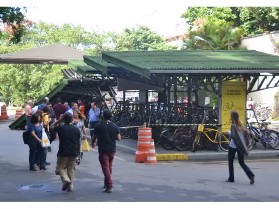 Visão geral do bicicletário. Fotógrafo Antônio Albuquerque. Acervo Núcleo de Memória.
