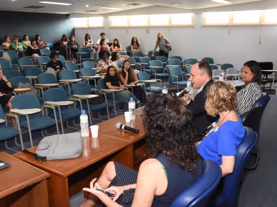 Mesa de abertura, com a participação do Vice-Reitor Geral da PUC-Rio, pe. André Luís de Araújo S.J. Fotógrafo Antônio Albuquerque. 