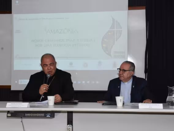 O Cardeal Dom Orani Tempesta, O. Cist., e o Reitor Pe. Josafá Carlos de Siqueira S.J., na abertura do evento. Fotógrafo Antônio Albuquerque.