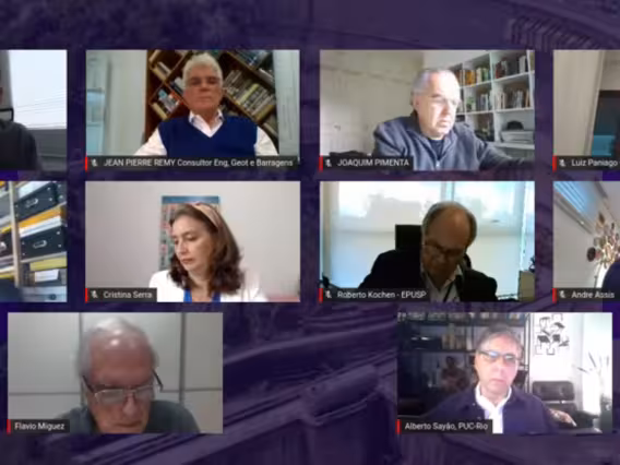 Palestrantes no evento.