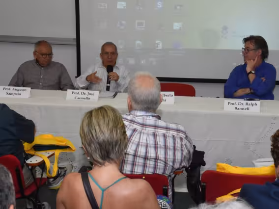 Abertura do evento, com homenagens ao prof. Augusto Sampaio (VRC) e ao prof. José Carmelo (EDU). Fotógrafo Antônio Albuquerque.
