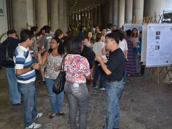 Apresentação de pôsteres e coquetel de encerramento. Fotógrafo Antônio Albuquerque. Acervo do Núcleo de Memória.
