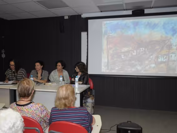 Mesa A Escrita sem Limites de Lúcio Cardoso, com Andréa Vilela, Beatriz Damasceno e Valéria Lamego, e mediação de Ana Chiara, na sala F300. Fotógrafo Antônio Albuquerque. Acervo do Núcleo de Memória.