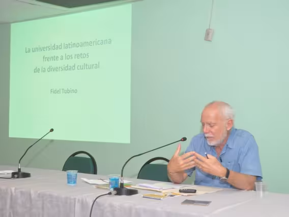 Palestra do Prof. Fidel Tubino. Fotógrafo Antônio Albuquerque. Acervo Núcleo de Memória.