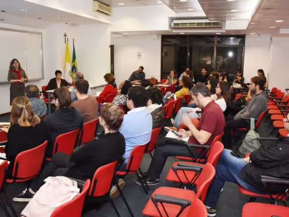 Apresentação da profa. Maria Alice Rezende de Carvalho (CIS) na abertura do evento, no auditório do IAG. Fotógrafo Antônio Albuquerque.