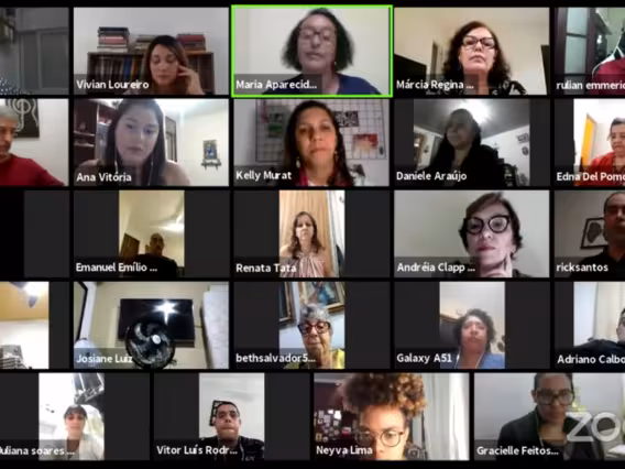 Palestrantes e participantes do evento.