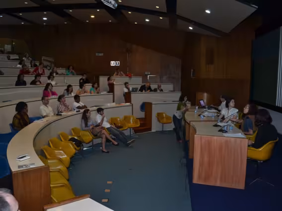 Um dos encontros no Auditório do RDC. Fotógrafo Antônio Albuquerque. Acervo do Núcleo de Memória.