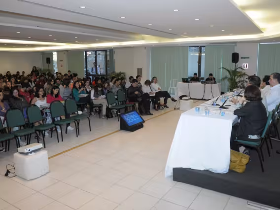 Palestrantes e plateia no primeiro dia do evento. Fotógrafo Antônio Albuquerque. Acervo do Núcleo de Memória.