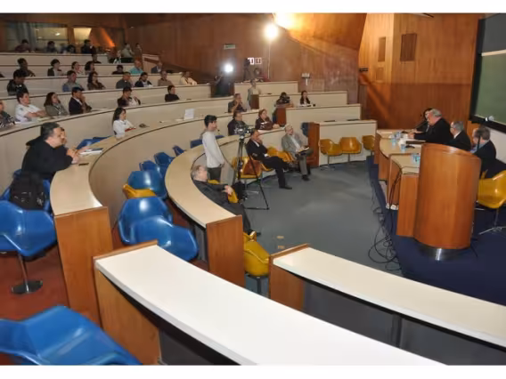 Abertura do Seminário Rio 450, com o Cardeal Dom Orani e o Reitor Prof. Pe. Josafá S.J., no auditório do RDC. Fotógrafo Antônio Albuquerque. Acervo Núcleo de Memória.