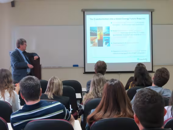O Professor Eicke Weber durante o Seminário. Fotógrafo Antônio Albuquerque. Acervo do Núcleo de Memória.