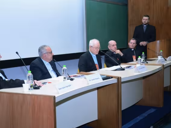 Mesa de abertura, com a presença do Reitor Pe. Josafá S.J. Fotógrafa Gabriela Azevedo. Acervo Comunicar.