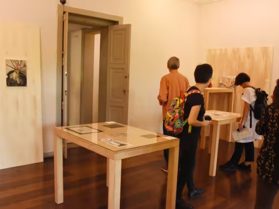 Primeira sala da exposição, no Solar Grandjean de Montigny. Fotógrafo Antônio Albuquerque.