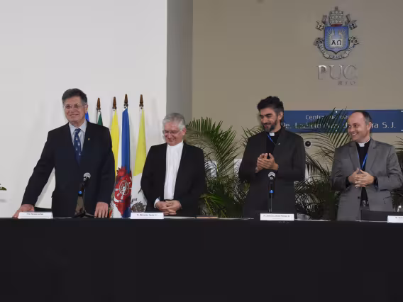 Evento realizado nos pilotis do Edifício Pe. Laércio Dias de Moura S.J.. Fotógrafo Antônio Albuquerque.