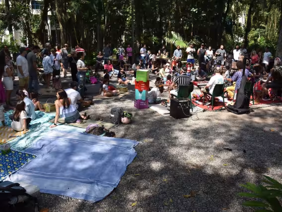 Atividades para crianças no bosque da PUC-Rio. Fotógrafo Antônio Albuquerque.