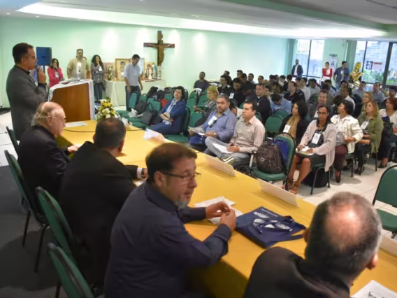 Mesa de abertura do evento, com o Vice-Reitor Prof. Pe. Ivern S.J. e o Decano do CTCH, Prof. Júlio Diniz. Evento realizado no Espaço Dom Luciano Mendes de Almeida. Fotógrafo Antônio Albuquerque.