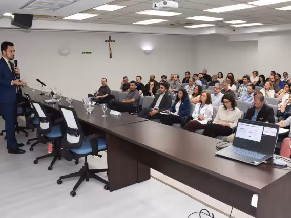 Palestra do prof. Ulysses Tavares no auditório Padre Anchieta. Fotógrafo Antônio Albuquerque.