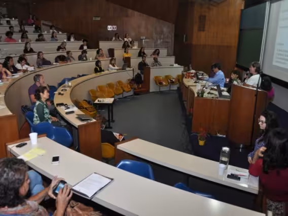 Uma das palestras, no Auditório do RDC. Fotógrafo Antônio Albuquerque. Acervo Núcleo de Memória.