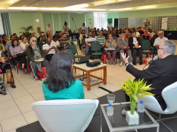 A abertura do evento contou com a presença do Reitor Prof. Pe. Josafá Carlos de Siqueira S.J.. Fotógrafo Antônio Albuquerque. Acervo Núcleo de Memória.
