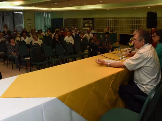 Evento realizado no espaço Dom Luciano Mendes, antigo Salão da Pastoral. Fotógrafo Antônio Albuquerque. Acervo Núcleo de Memória.