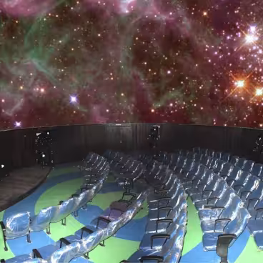 Sessão de projeção na cúpula maior. 2015. Divulgação / Prefeitura do Rio de Janeiro.