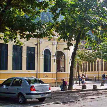 Fachadas das escolas Júlio de Castilhos e Manoel Cícero. 2009. Site As Ruas do Rio.