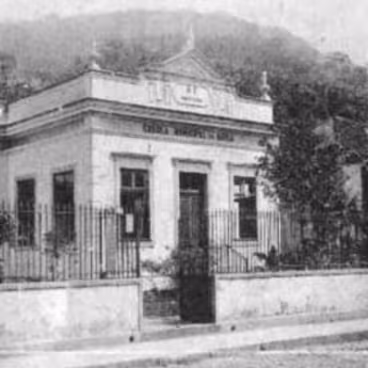 O prédio da escola durante o período inicial da gestão municipal, entre 1894 e 1922, quando ela se chamava “Escola Municipal da Gávea”. 